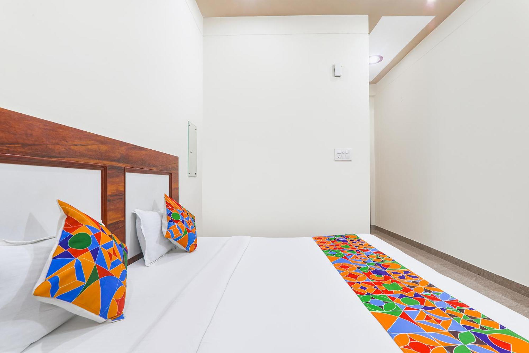 Fabhotel Shree Venkatesh Nileyam Ayodhya Exterior foto